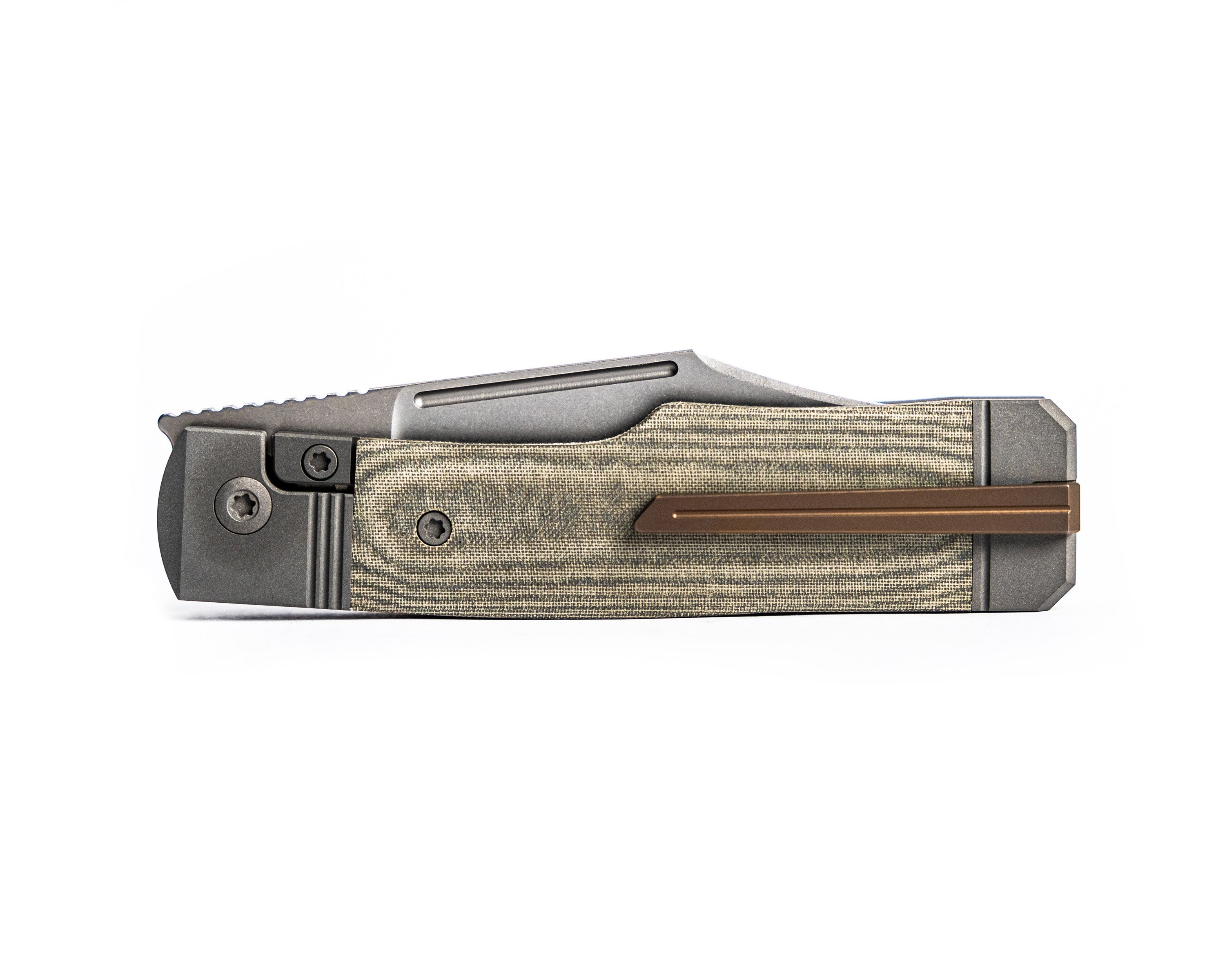 Gunslinger Jack Knife side profile of back of knife (including clip) placed on its spine against a white background
